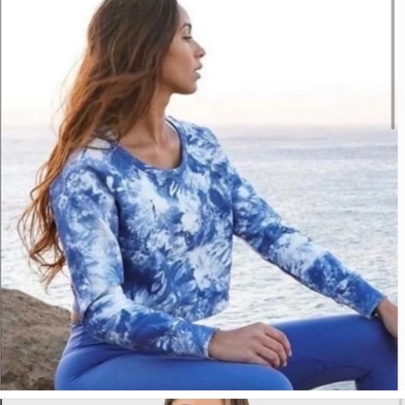 Balance Athletica (now VITALITY) Cropped Blue/White Tie Dye Sweatshirt Medium - Picture 2 of 7